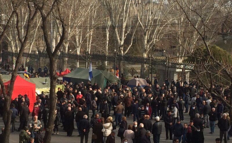 Протесты в Армении и политический кризис после Карабаха