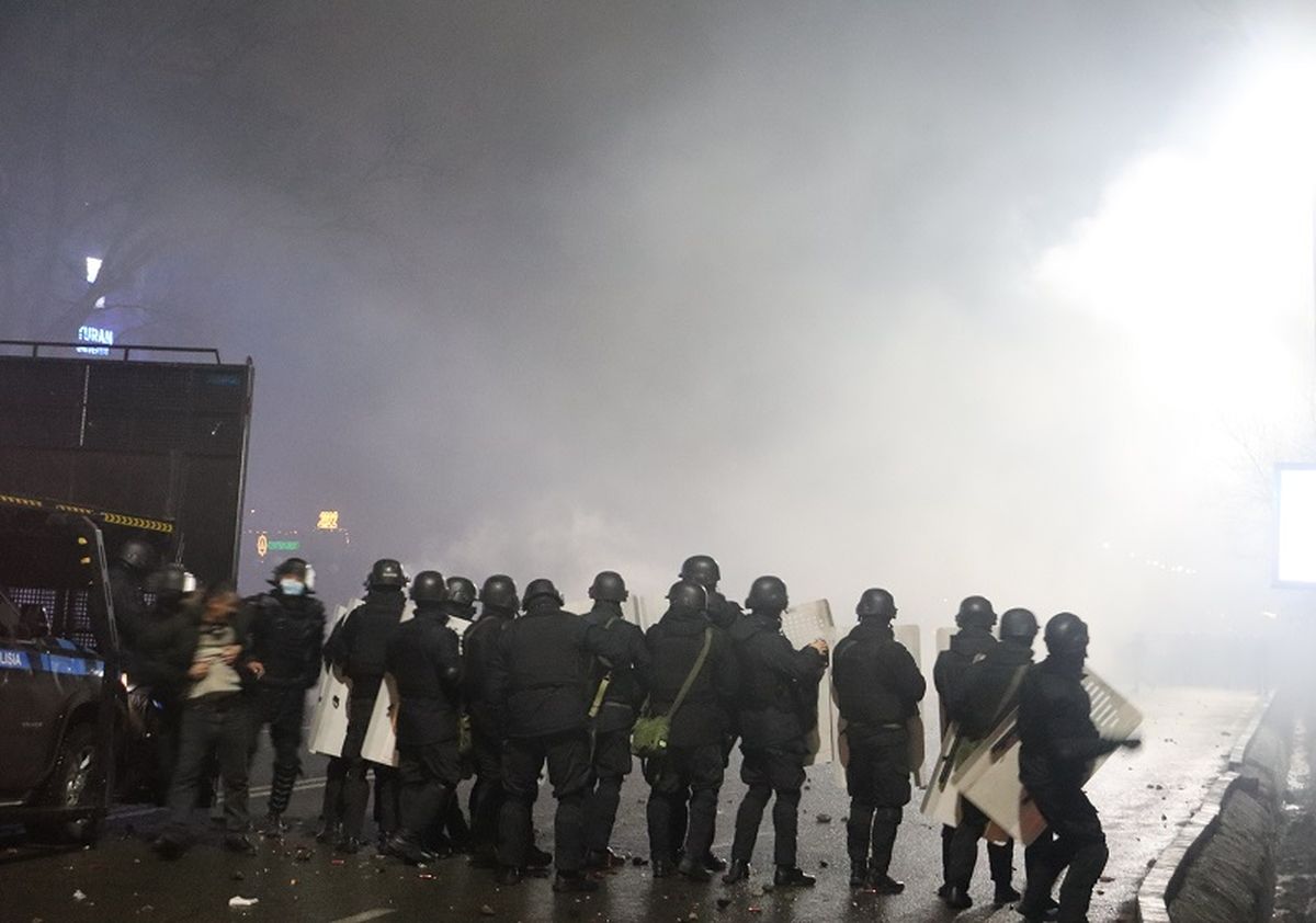 Хроника: начало января 2022 года в Казахстане - полиция