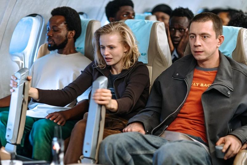 Саша Бортич и Денис Прытков в сериале «Все в твоих руках»