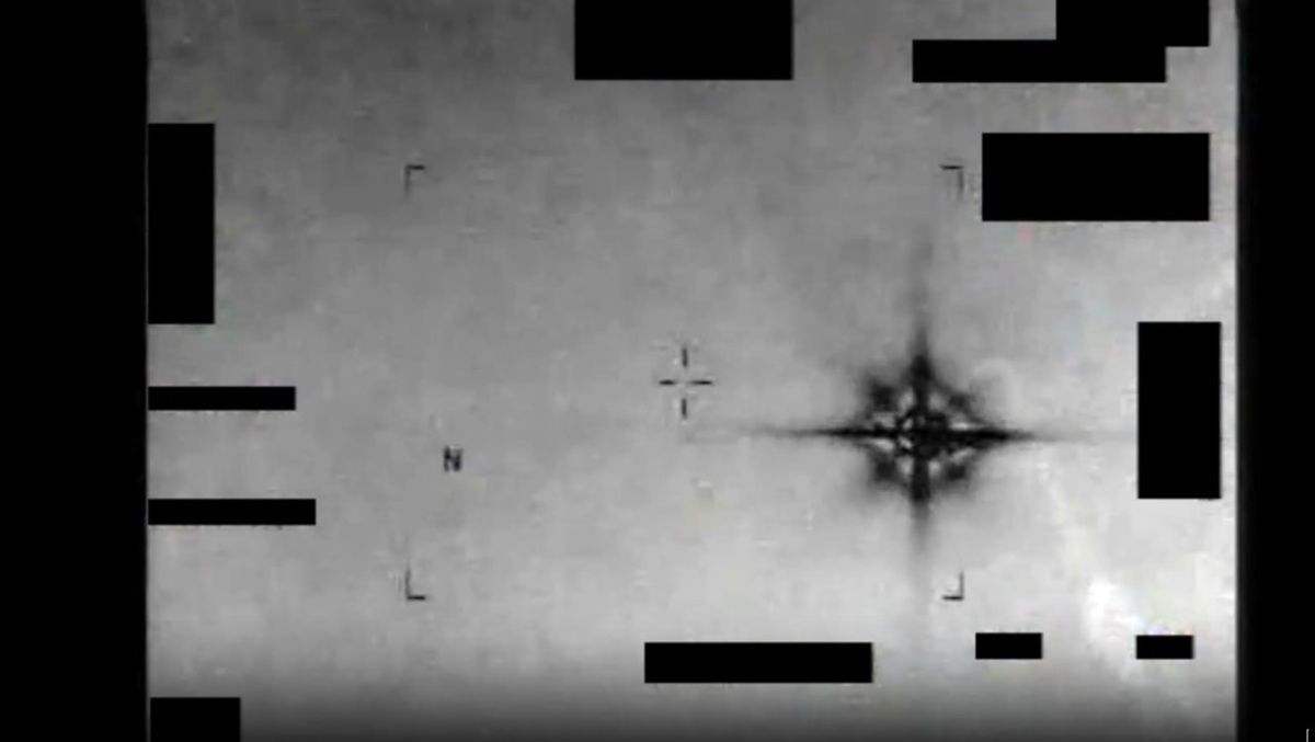 Скриншот с видео ВВС США. Новый вид НЛО. Персидский залив 2013 год