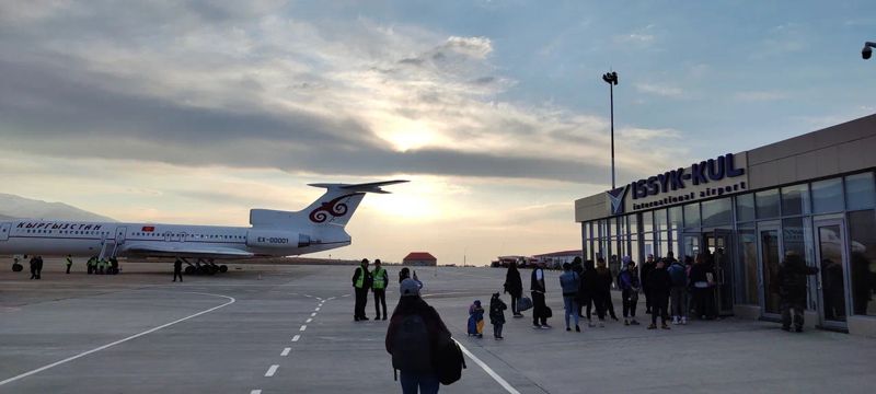 Женщина после погрома в аэропорту Кыргызстана выплатила штраф