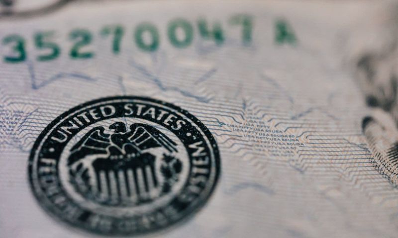 Как политика ФРС США влияет на тенге, нефть и инвестиции