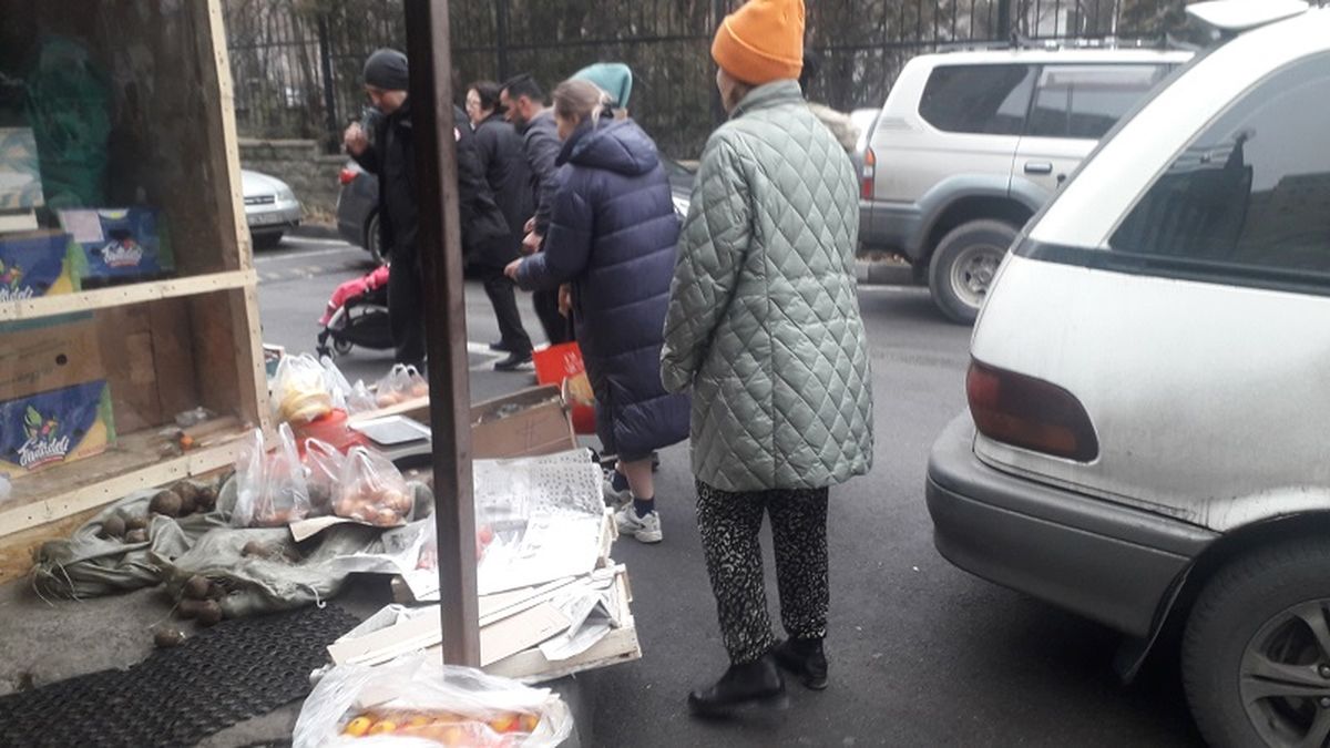 В небольших точках стали продавать лепешки. Алматы, 2022