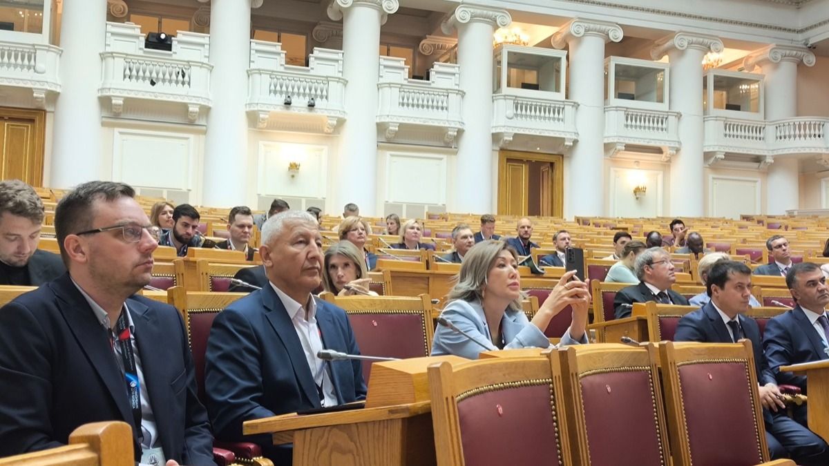 Участники VI Международного антикризисного конгресса «Парадная Ассамблея»