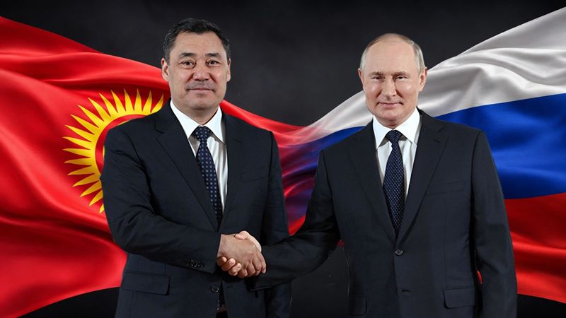 Жапаров и Путин на фоне флагов России и Кыргызстана