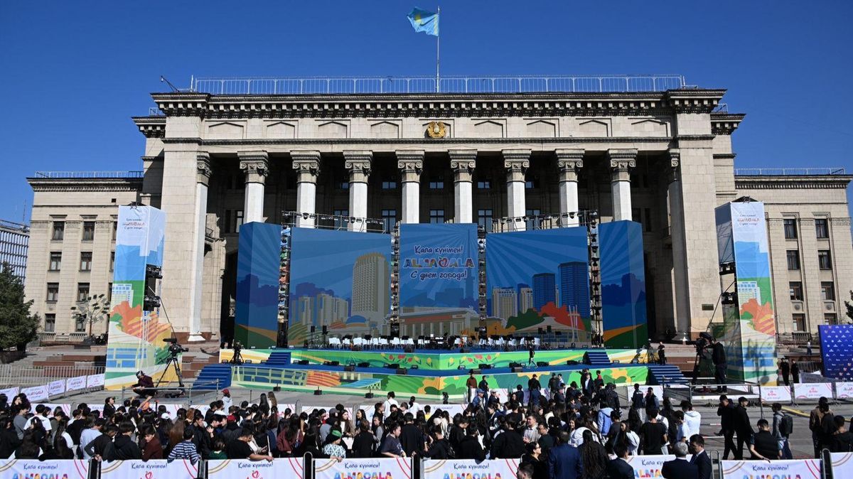 День города на площади Абая
