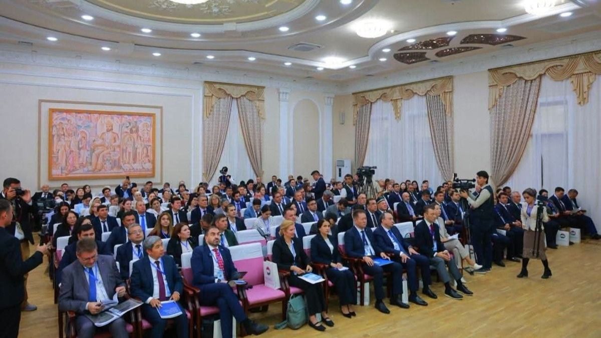 Участники второго Ферганского форума мира